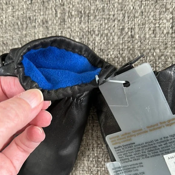 NWT Isotoner Women’s Size 8 Black Leather Gloves - Picture 3 of 3